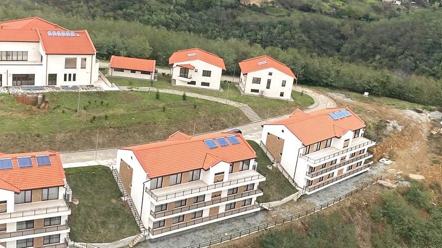 Vedere de ansamblu a clădirilor Clinicii Nera, publicată în 2020